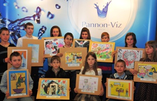 Csoportkép a díjazott versenyzőkről