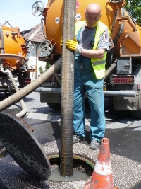 Szédelyi Gyula a feltel révfalui csatornánál