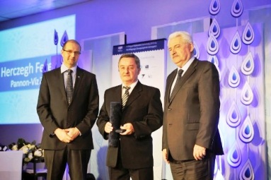 Winkler Tamás, a MaVíz elnöke, Herczegh Ferenc a Pannon-Víz Zrt. beruházási- és fejlesztési osztályvezetője, é Dr. Fónagy János, a Nemzeti Fejlesztési Minisztérium államtitkára